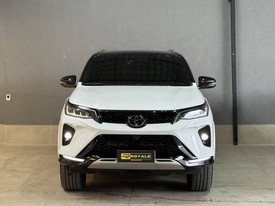 TOYOTA HILUX SW4 2.8 D-4D TURBO DIESEL DIAMOND 7L 4X4 AUTOMÁTICO TOYOTA HILUX SW4 2.8 D-4D TURBO DIESEL DIAMOND 7L 4X4 AUTOMÁTICO